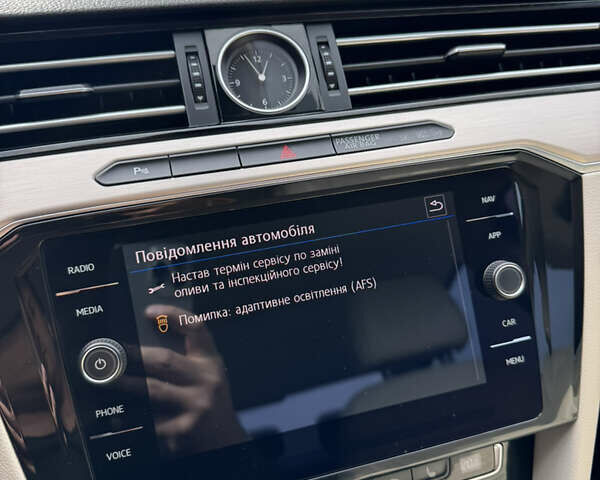 Сірий Фольксваген Пассат, об'ємом двигуна 2 л та пробігом 177 тис. км за 19850 $, фото 129 на Automoto.ua