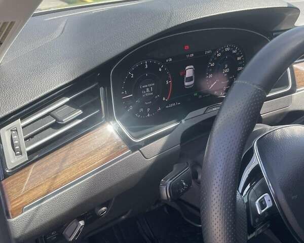 Серый Фольксваген Пассат, объемом двигателя 1.97 л и пробегом 225 тыс. км за 18800 $, фото 7 на Automoto.ua