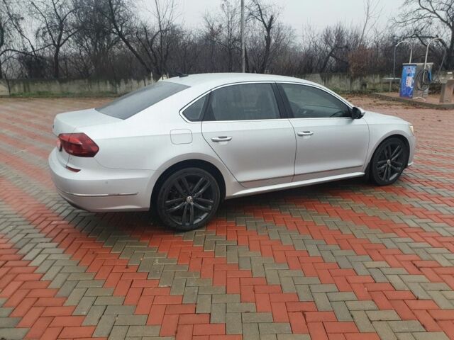 Серый Фольксваген Пассат, объемом двигателя 1.8 л и пробегом 200 тыс. км за 11999 $, фото 2 на Automoto.ua