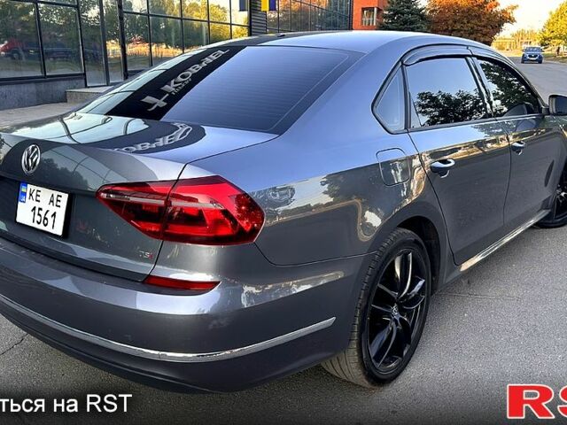 Сірий Фольксваген Пассат, об'ємом двигуна 2 л та пробігом 174 тис. км за 10900 $, фото 8 на Automoto.ua