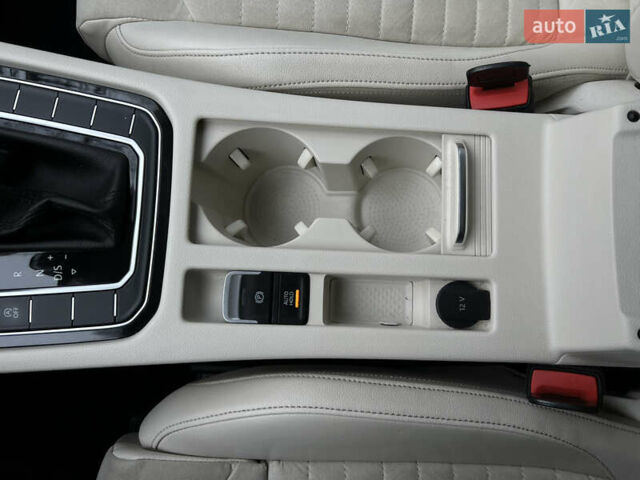 Сірий Фольксваген Пассат, об'ємом двигуна 2 л та пробігом 177 тис. км за 19850 $, фото 62 на Automoto.ua