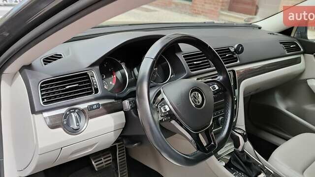 Серый Фольксваген Пассат, объемом двигателя 1.8 л и пробегом 64 тыс. км за 18000 $, фото 20 на Automoto.ua