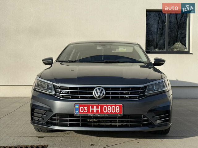Серый Фольксваген Пассат, объемом двигателя 1.8 л и пробегом 235 тыс. км за 13800 $, фото 1 на Automoto.ua