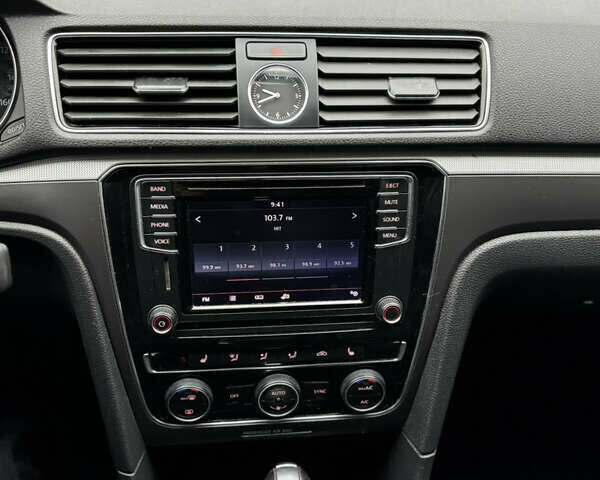 Сірий Фольксваген Пассат, об'ємом двигуна 1.8 л та пробігом 208 тис. км за 11800 $, фото 15 на Automoto.ua