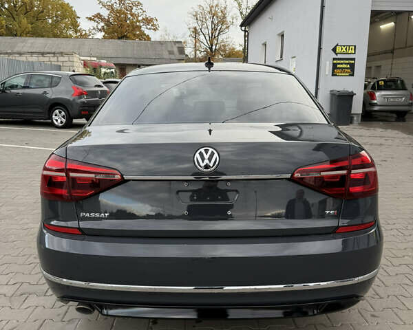 Серый Фольксваген Пассат, объемом двигателя 1.8 л и пробегом 255 тыс. км за 12500 $, фото 54 на Automoto.ua