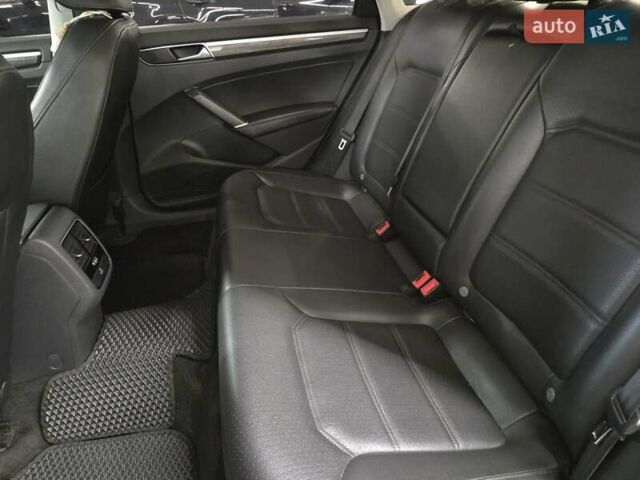 Сірий Фольксваген Пассат, об'ємом двигуна 2 л та пробігом 195 тис. км за 13699 $, фото 11 на Automoto.ua