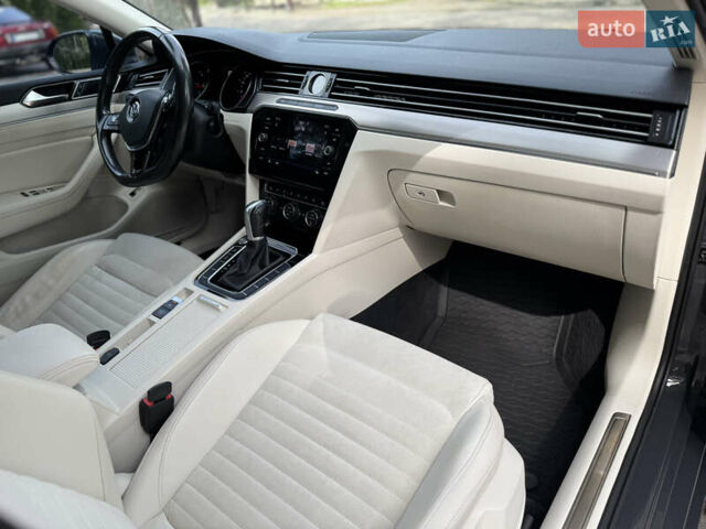 Сірий Фольксваген Пассат, об'ємом двигуна 2 л та пробігом 177 тис. км за 19850 $, фото 121 на Automoto.ua