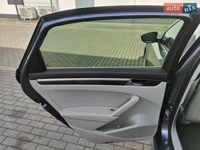 Серый Фольксваген Пассат, объемом двигателя 1.8 л и пробегом 64 тыс. км за 18000 $, фото 19 на Automoto.ua