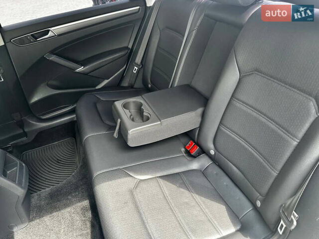 Серый Фольксваген Пассат, объемом двигателя 1.8 л и пробегом 137 тыс. км за 15000 $, фото 11 на Automoto.ua