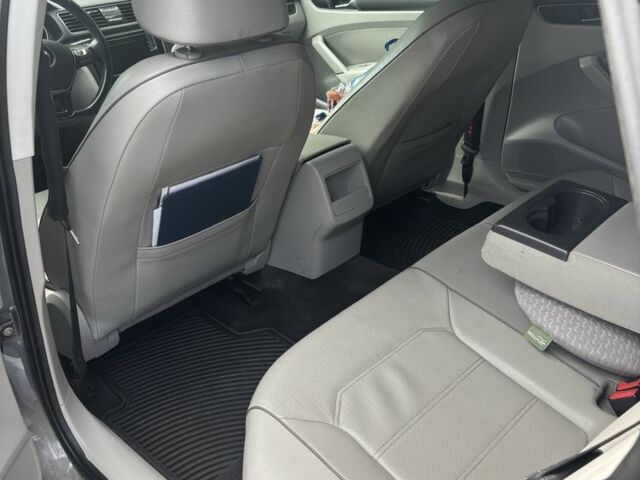 Сірий Фольксваген Пассат, об'ємом двигуна 0 л та пробігом 123 тис. км за 13700 $, фото 11 на Automoto.ua