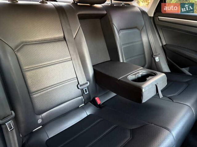 Сірий Фольксваген Пассат, об'ємом двигуна 2 л та пробігом 110 тис. км за 11699 $, фото 13 на Automoto.ua