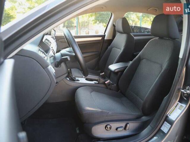 Сірий Фольксваген Пассат, об'ємом двигуна 2 л та пробігом 122 тис. км за 14800 $, фото 6 на Automoto.ua