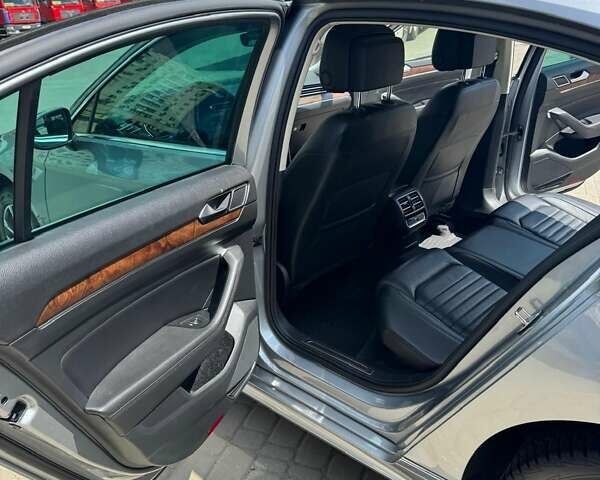 Серый Фольксваген Пассат, объемом двигателя 1.97 л и пробегом 128 тыс. км за 27000 $, фото 19 на Automoto.ua