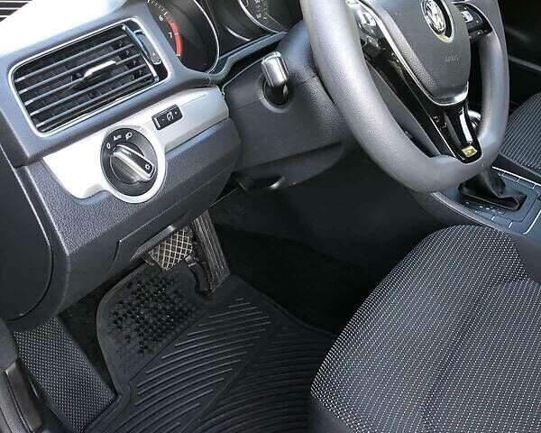 Сірий Фольксваген Пассат, об'ємом двигуна 2 л та пробігом 150 тис. км за 17000 $, фото 58 на Automoto.ua