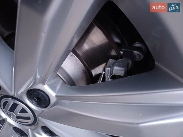 Серый Фольксваген Пассат, объемом двигателя 1.6 л и пробегом 145 тыс. км за 16300 $, фото 33 на Automoto.ua