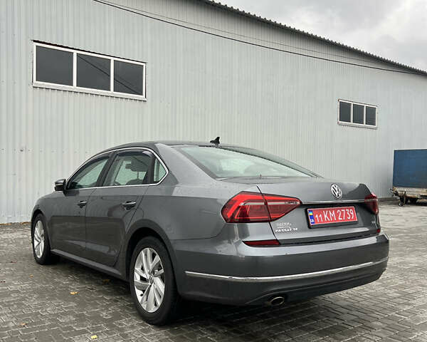 Фольксваген Пассат 2018 в Киеве на Automoto.ua Серый Фольксваген Пассат, объемом двигателя 2 л и пробегом 124 тыс. км за 14300 $, фото 6 на Automoto.ua