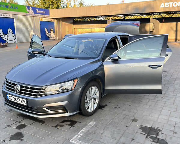 Серый Фольксваген Пассат, объемом двигателя 1.98 л и пробегом 139 тыс. км за 14400 $, фото 6 на Automoto.ua