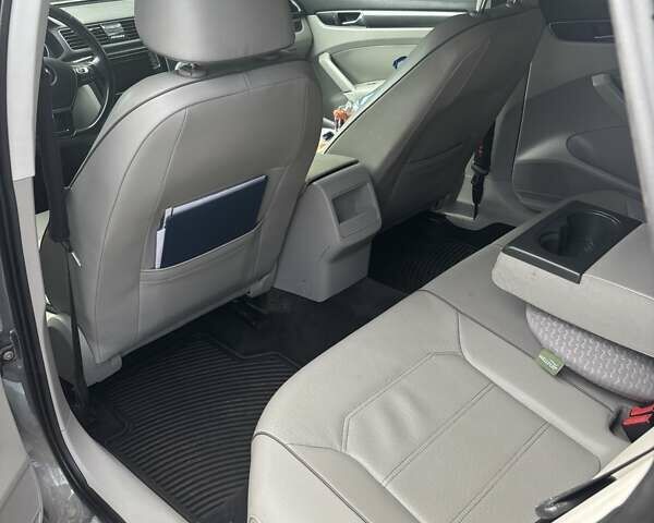 Серый Фольксваген Пассат, объемом двигателя 2 л и пробегом 123 тыс. км за 13700 $, фото 10 на Automoto.ua