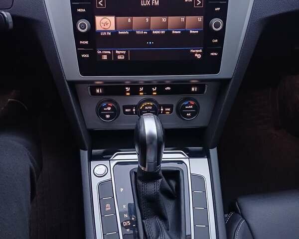 Серый Фольксваген Пассат, объемом двигателя 1.6 л и пробегом 145 тыс. км за 16300 $, фото 35 на Automoto.ua