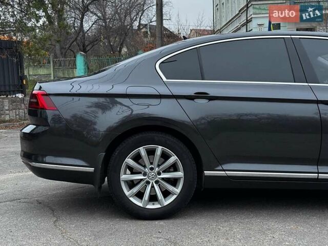 Серый Фольксваген Пассат, объемом двигателя 1.8 л и пробегом 215 тыс. км за 19990 $, фото 13 на Automoto.ua