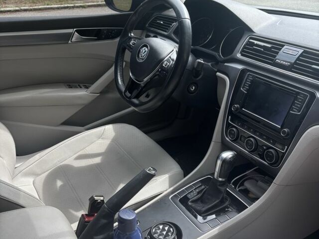 Сірий Фольксваген Пассат, об'ємом двигуна 0 л та пробігом 123 тис. км за 13700 $, фото 7 на Automoto.ua