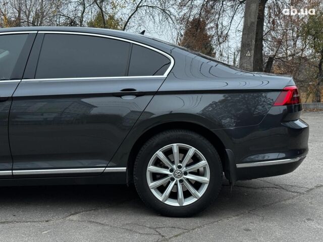 Серый Фольксваген Пассат, объемом двигателя 1.8 л и пробегом 215 тыс. км за 19990 $, фото 19 на Automoto.ua