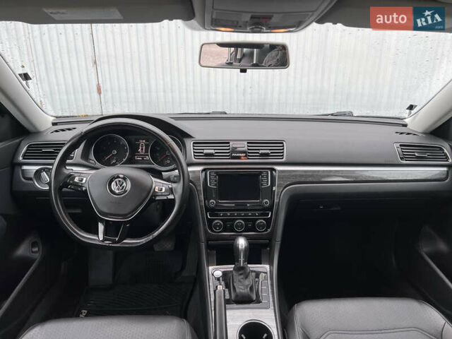 Фольксваген Пассат 2018 в Киеве на Automoto.ua Серый Фольксваген Пассат, объемом двигателя 2 л и пробегом 124 тыс. км за 14300 $, фото 14 на Automoto.ua