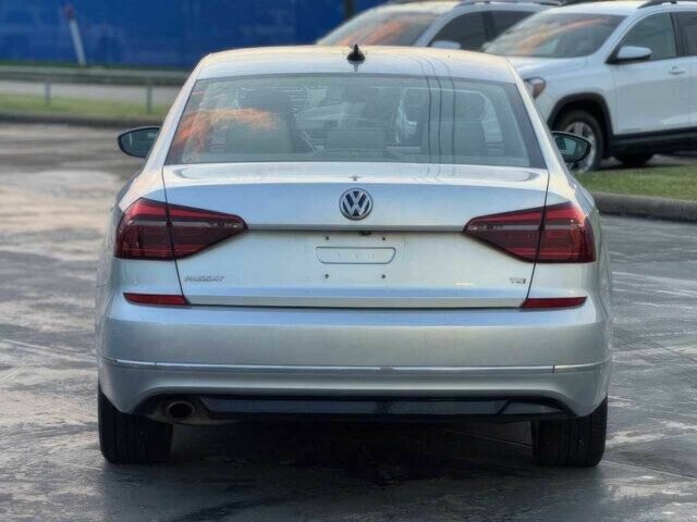 Сірий Фольксваген Пассат, об'ємом двигуна 2 л та пробігом 46 тис. км за 8900 $, фото 5 на Automoto.ua