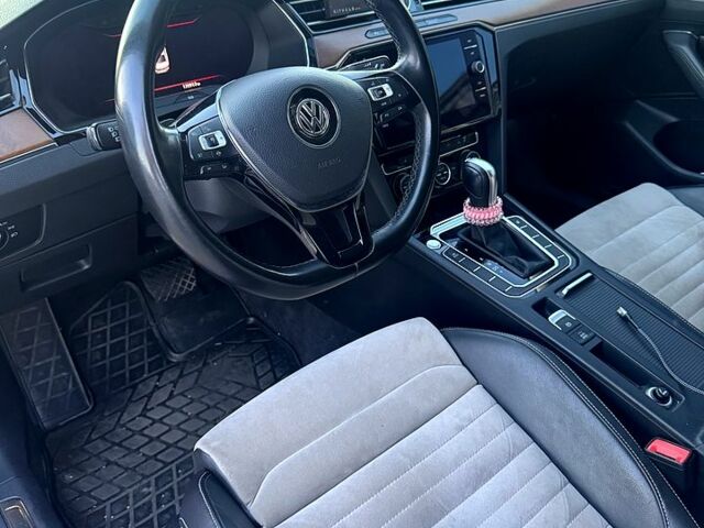 Сірий Фольксваген Пассат, об'ємом двигуна 2 л та пробігом 177 тис. км за 25500 $, фото 3 на Automoto.ua