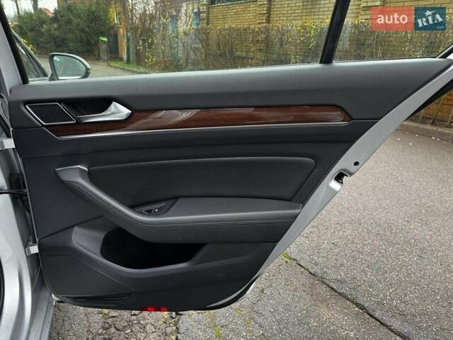 Сірий Фольксваген Пассат, об'ємом двигуна 2 л та пробігом 184 тис. км за 22490 $, фото 32 на Automoto.ua