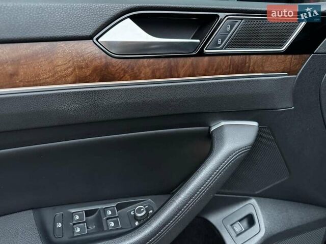 Серый Фольксваген Пассат, объемом двигателя 1.8 л и пробегом 215 тыс. км за 19990 $, фото 30 на Automoto.ua