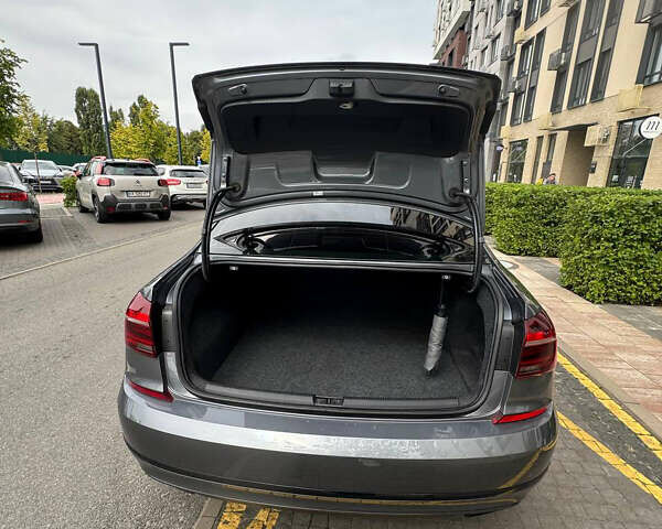 Серый Фольксваген Пассат, объемом двигателя 3.6 л и пробегом 95 тыс. км за 16300 $, фото 24 на Automoto.ua