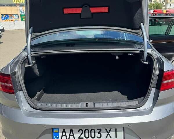 Серый Фольксваген Пассат, объемом двигателя 1.97 л и пробегом 128 тыс. км за 27000 $, фото 7 на Automoto.ua