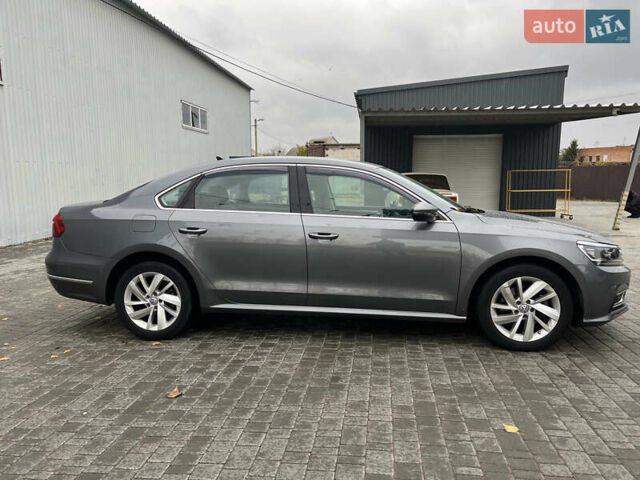 Фольксваген Пассат 2018 в Киеве на Automoto.ua Серый Фольксваген Пассат, объемом двигателя 2 л и пробегом 124 тыс. км за 14300 $, фото 3 на Automoto.ua