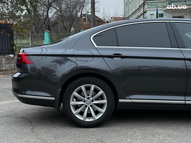 Серый Фольксваген Пассат, объемом двигателя 1.8 л и пробегом 215 тыс. км за 19990 $, фото 12 на Automoto.ua