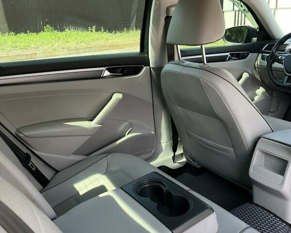 Серый Фольксваген Пассат, объемом двигателя 1.98 л и пробегом 132 тыс. км за 15500 $, фото 16 на Automoto.ua