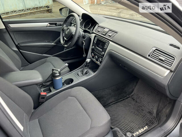 Сірий Фольксваген Пассат, об'ємом двигуна 2 л та пробігом 150 тис. км за 17000 $, фото 12 на Automoto.ua