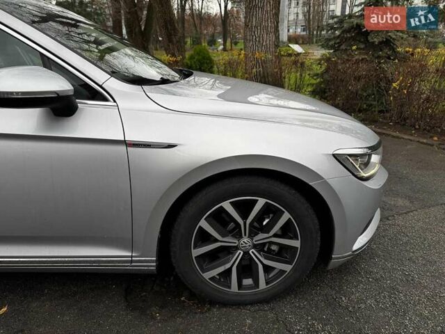 Сірий Фольксваген Пассат, об'ємом двигуна 2 л та пробігом 184 тис. км за 22490 $, фото 5 на Automoto.ua