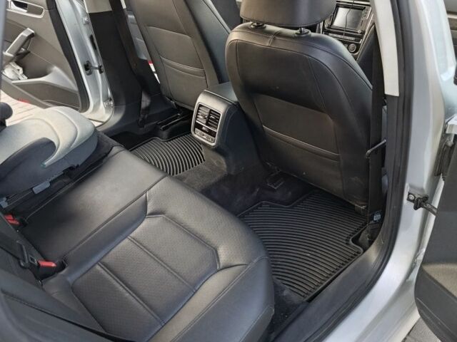 Серый Фольксваген Пассат, объемом двигателя 2 л и пробегом 129 тыс. км за 17000 $, фото 6 на Automoto.ua