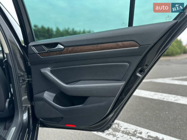 Серый Фольксваген Пассат, объемом двигателя 1.97 л и пробегом 153 тыс. км за 25999 $, фото 36 на Automoto.ua