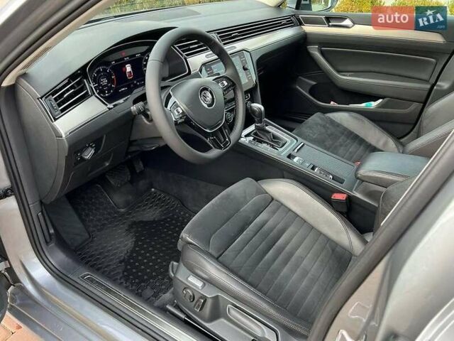 Серый Фольксваген Пассат, объемом двигателя 1.97 л и пробегом 257 тыс. км за 21500 $, фото 1 на Automoto.ua