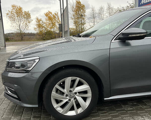 Фольксваген Пассат 2018 в Киеве на Automoto.ua Серый Фольксваген Пассат, объемом двигателя 2 л и пробегом 124 тыс. км за 14300 $, фото 8 на Automoto.ua