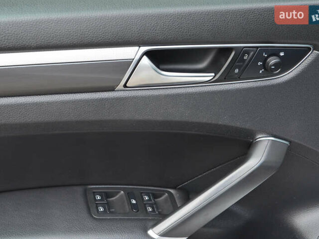 Серый Фольксваген Пассат, объемом двигателя 2 л и пробегом 48 тыс. км за 16900 $, фото 31 на Automoto.ua