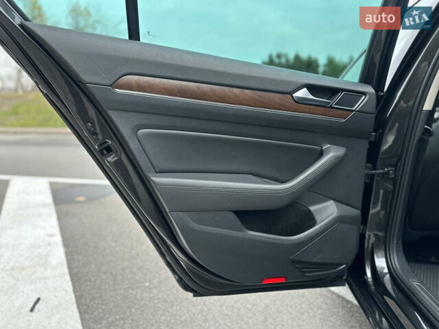 Серый Фольксваген Пассат, объемом двигателя 1.97 л и пробегом 153 тыс. км за 25999 $, фото 30 на Automoto.ua