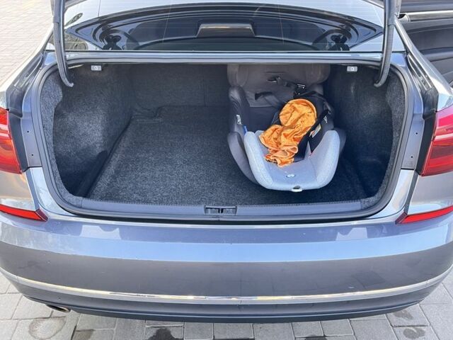 Серый Фольксваген Пассат, объемом двигателя 2 л и пробегом 139 тыс. км за 13500 $, фото 13 на Automoto.ua