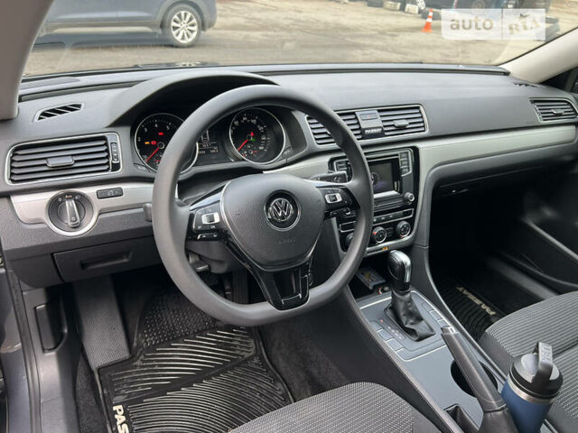 Сірий Фольксваген Пассат, об'ємом двигуна 2 л та пробігом 150 тис. км за 17000 $, фото 36 на Automoto.ua