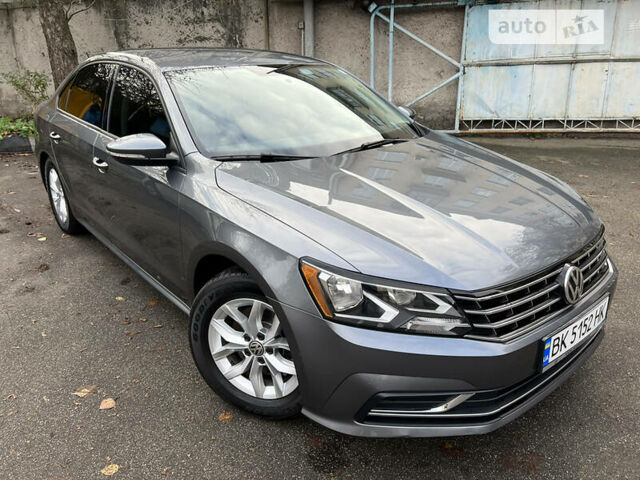 Сірий Фольксваген Пассат, об'ємом двигуна 2 л та пробігом 150 тис. км за 17000 $, фото 23 на Automoto.ua