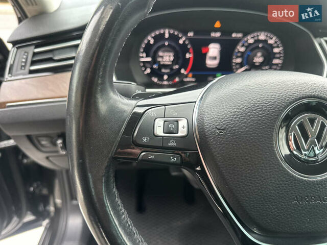 Серый Фольксваген Пассат, объемом двигателя 1.97 л и пробегом 153 тыс. км за 25999 $, фото 14 на Automoto.ua
