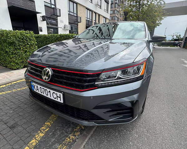 Серый Фольксваген Пассат, объемом двигателя 3.6 л и пробегом 95 тыс. км за 16300 $, фото 1 на Automoto.ua