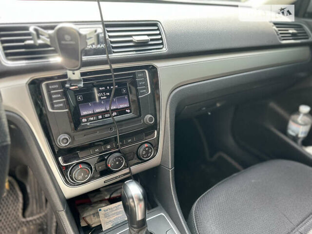 Серый Фольксваген Пассат, объемом двигателя 2 л и пробегом 50 тыс. км за 15999 $, фото 15 на Automoto.ua